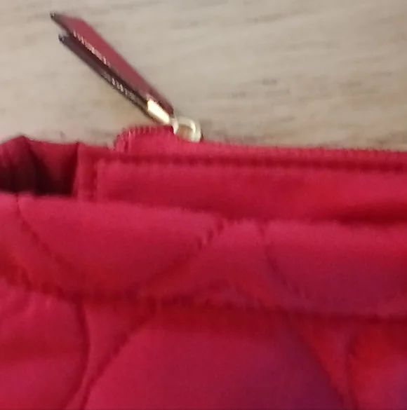 Victoria's Secret Red Quilted Hearts Tote Bg. NWT - Picture 4 of 5